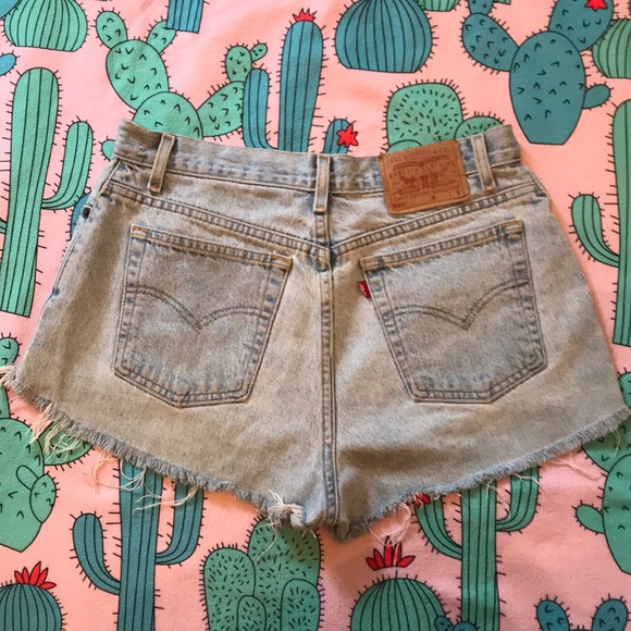 Levi’s cutoffs - Picture 3 of 4
